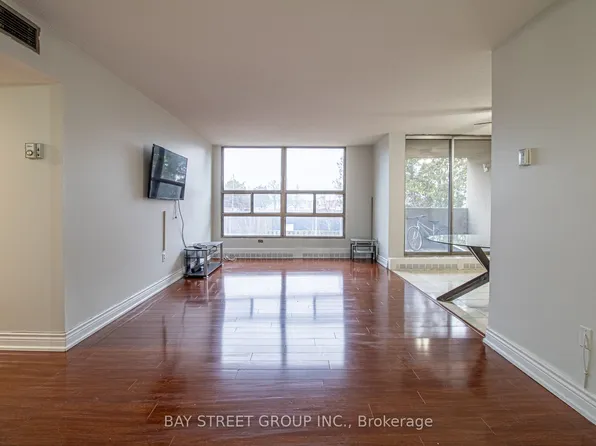 1705 McCowan Rd #210, Toronto, ON M1S 4L2