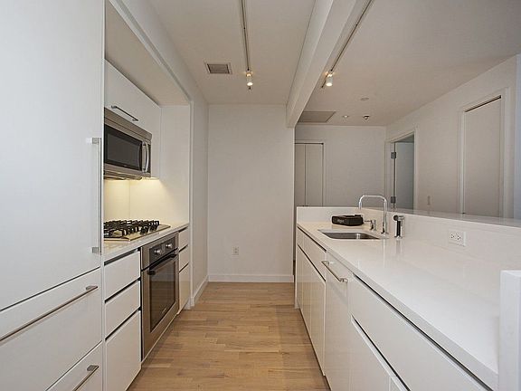 3rd image of 50 Franklin St APT 11E