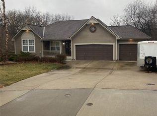 1400 NE Bluff St, Lees Summit, MO 64086