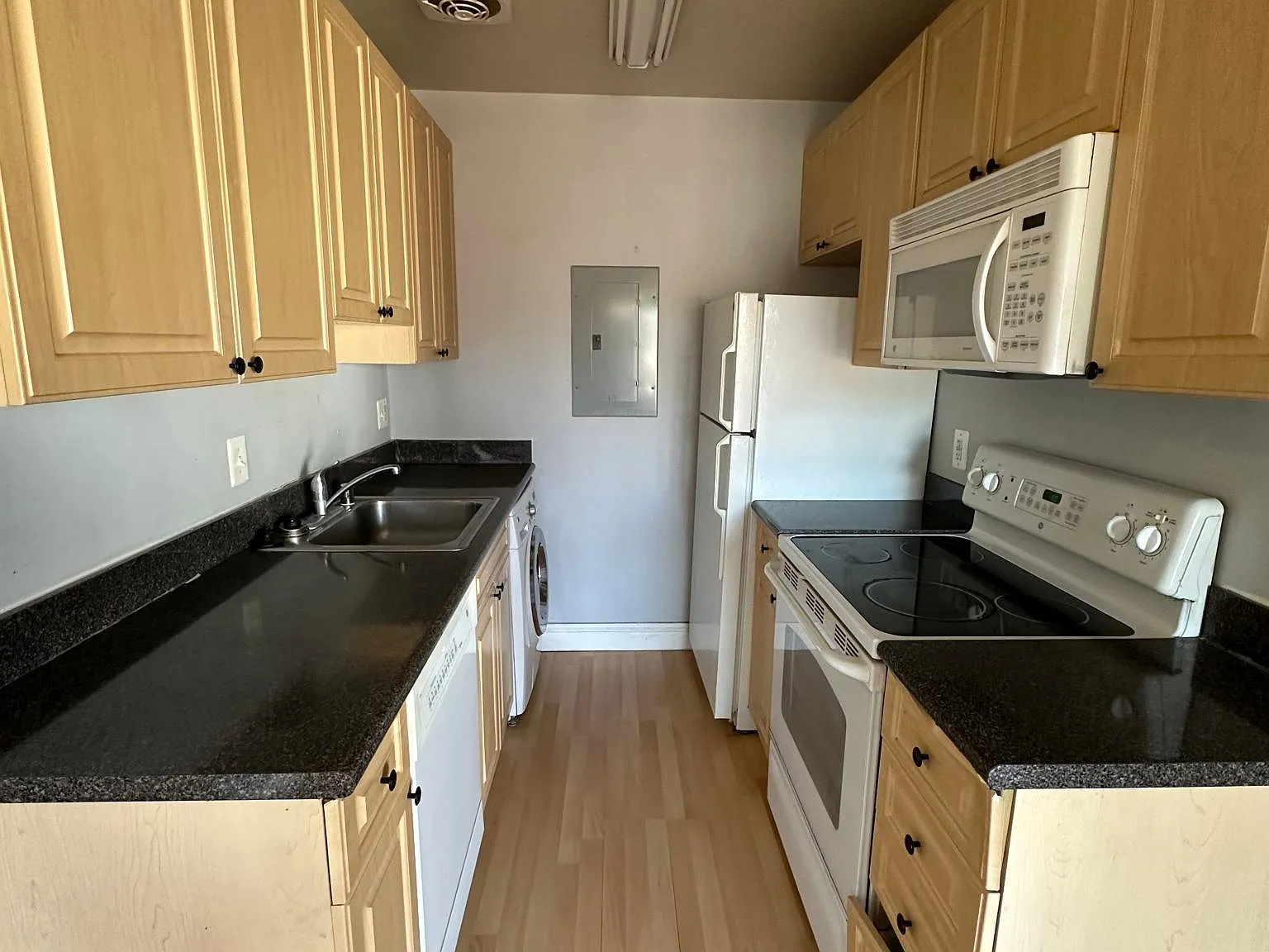 1 bed, 840 sqft, $1,500 — Photo 3