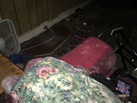 3rd image of 9915 Peachtree St