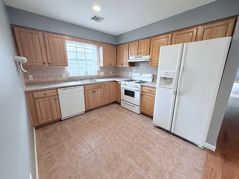 181 Camden St #2 — Photo 3