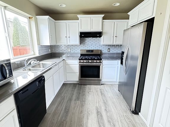 5th image of 1429 32nd St NE