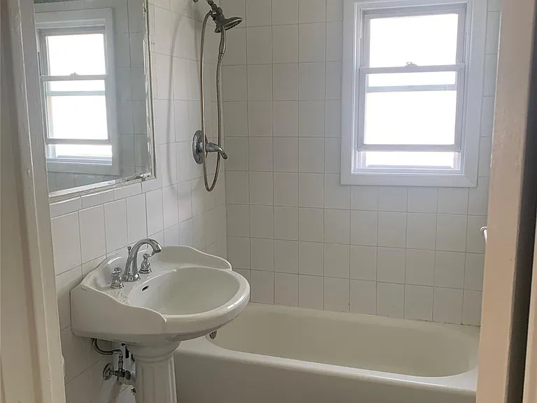 431 E Chester St — Photo 11