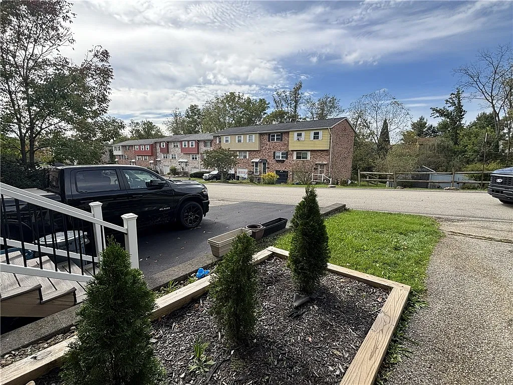 3 bed, 1.5 bath, $1,600 — Photo 3