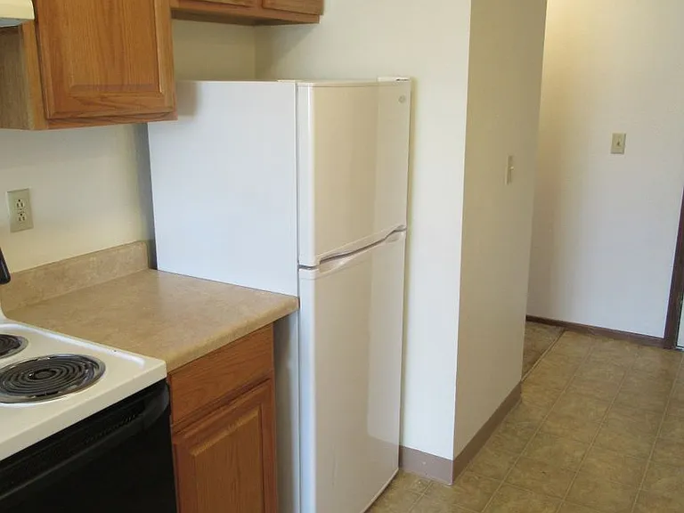 Two Bedroom Apt. w/ Washer and Dryer — Photo 4