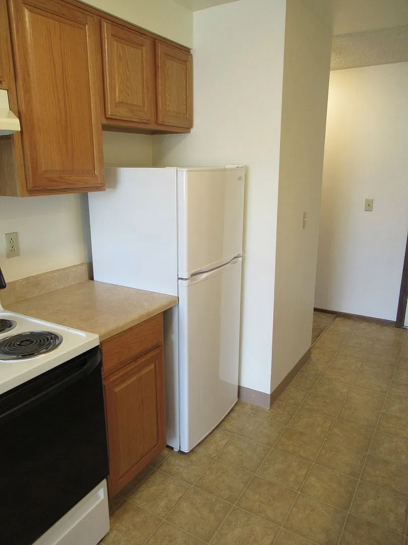 Building Photo - Two Bedroom Apt. w/ Washer and Dryer