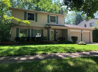 21550 Chestnut Ln, Farmington, MI 48336