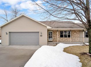 N8996 Lilac Rd, MENASHA, WI 54952