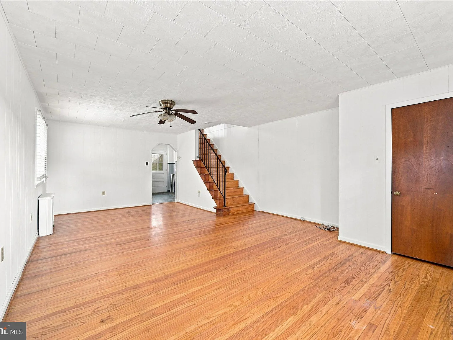 3 bed, 2.0 bath, 1152 sqft, $2,000 — Photo 4