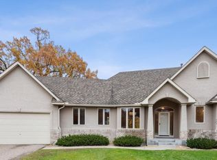 7036 Crowne Oak Rd, Eden Prairie, MN 55344