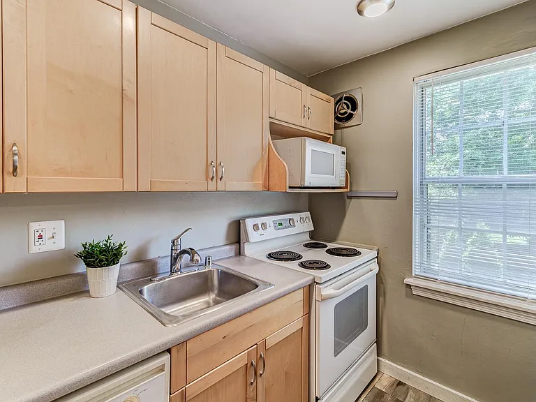 109 E Glebe Rd #C — Photo 1
