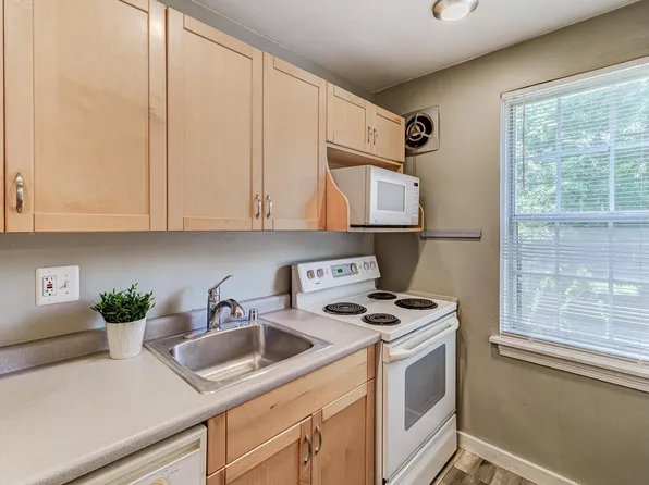 109 E Glebe Rd APT C, Alexandria, VA 22305