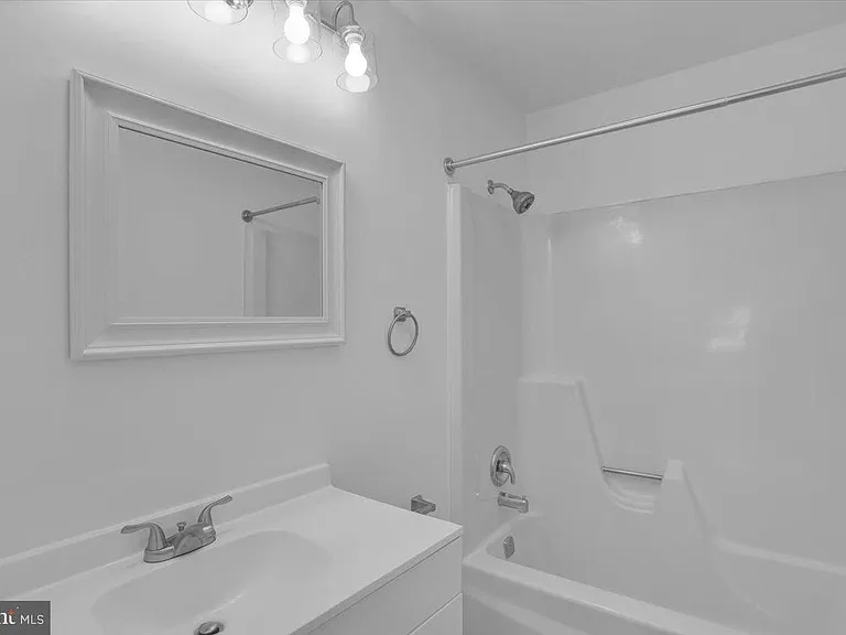 3208 Main St #3 — Photo 13