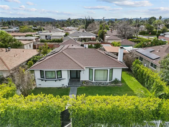 19460 Victory Blvd, Reseda, CA 91335