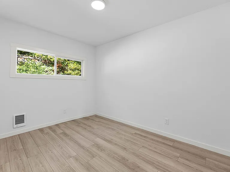 2102 NW Kelly Dr #15 — Photo 16