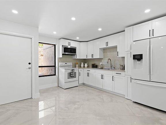 4th image of 2614 COVE CAY DRIVE #106