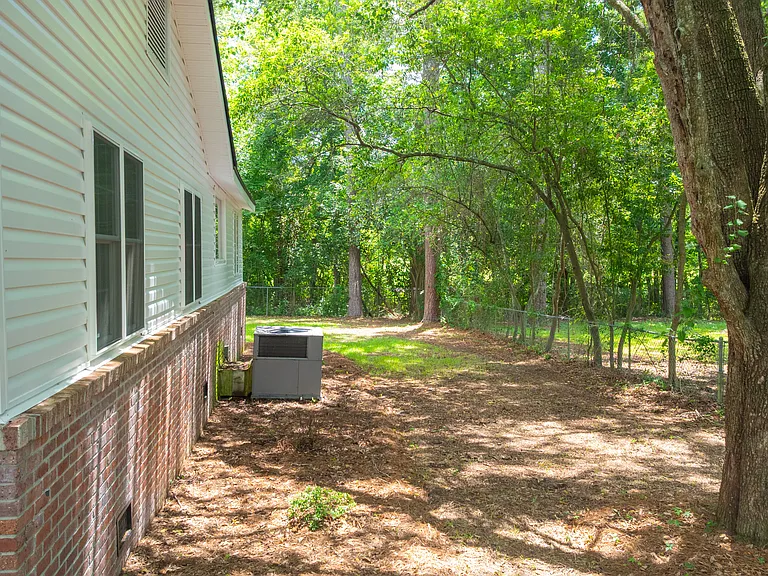 706 E Pinetree Blvd — Photo 16