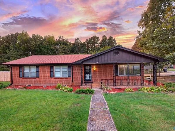 1024 E Tomahawk Trl, Gadsden, AL 35903