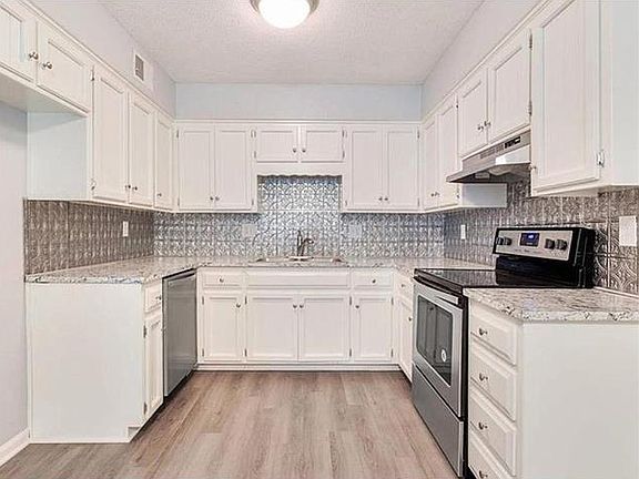 5th image of 205 Yennie St