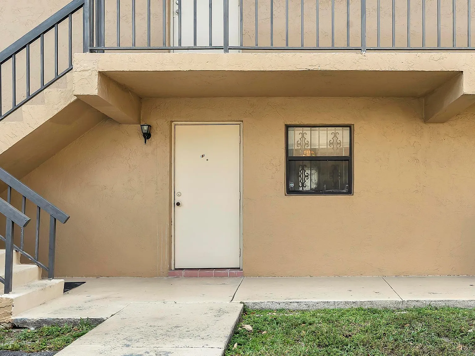 2 bed, 2.0 bath, 769 sqft, $2,200 — Photo 2