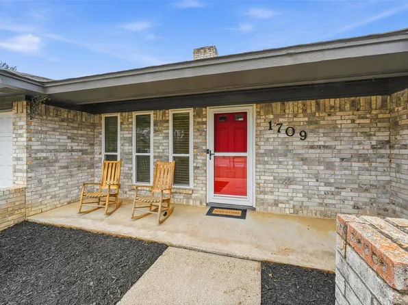 1709 Princeton Dr, Arlington, TX 76015