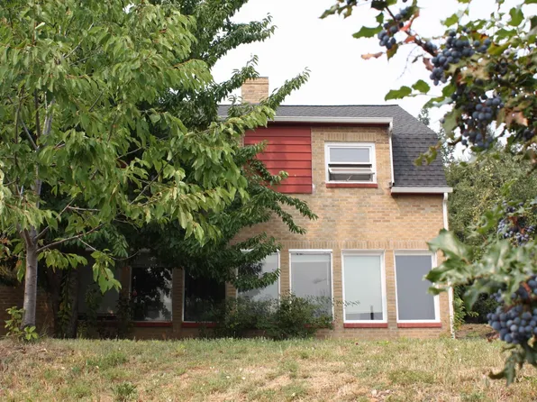 226 Circle Dr, Moscow, ID 83843