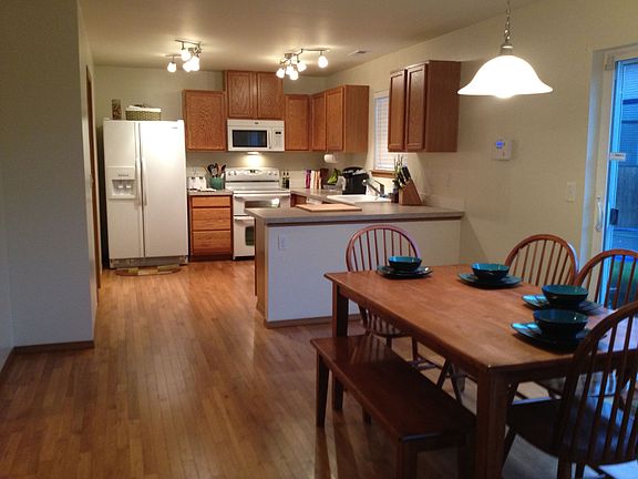 Eat-In Kitchen