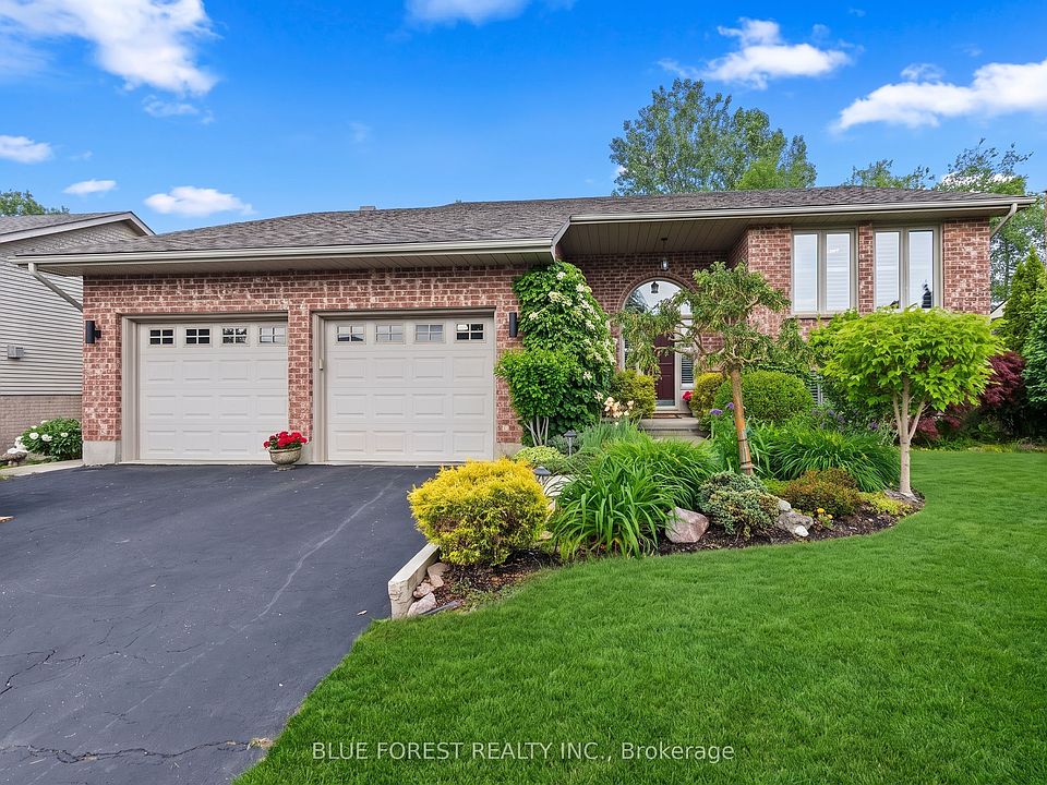 1st image of 29 Village Gate Cres