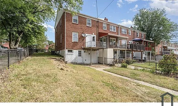1755 White Oak Ave — Photo 20