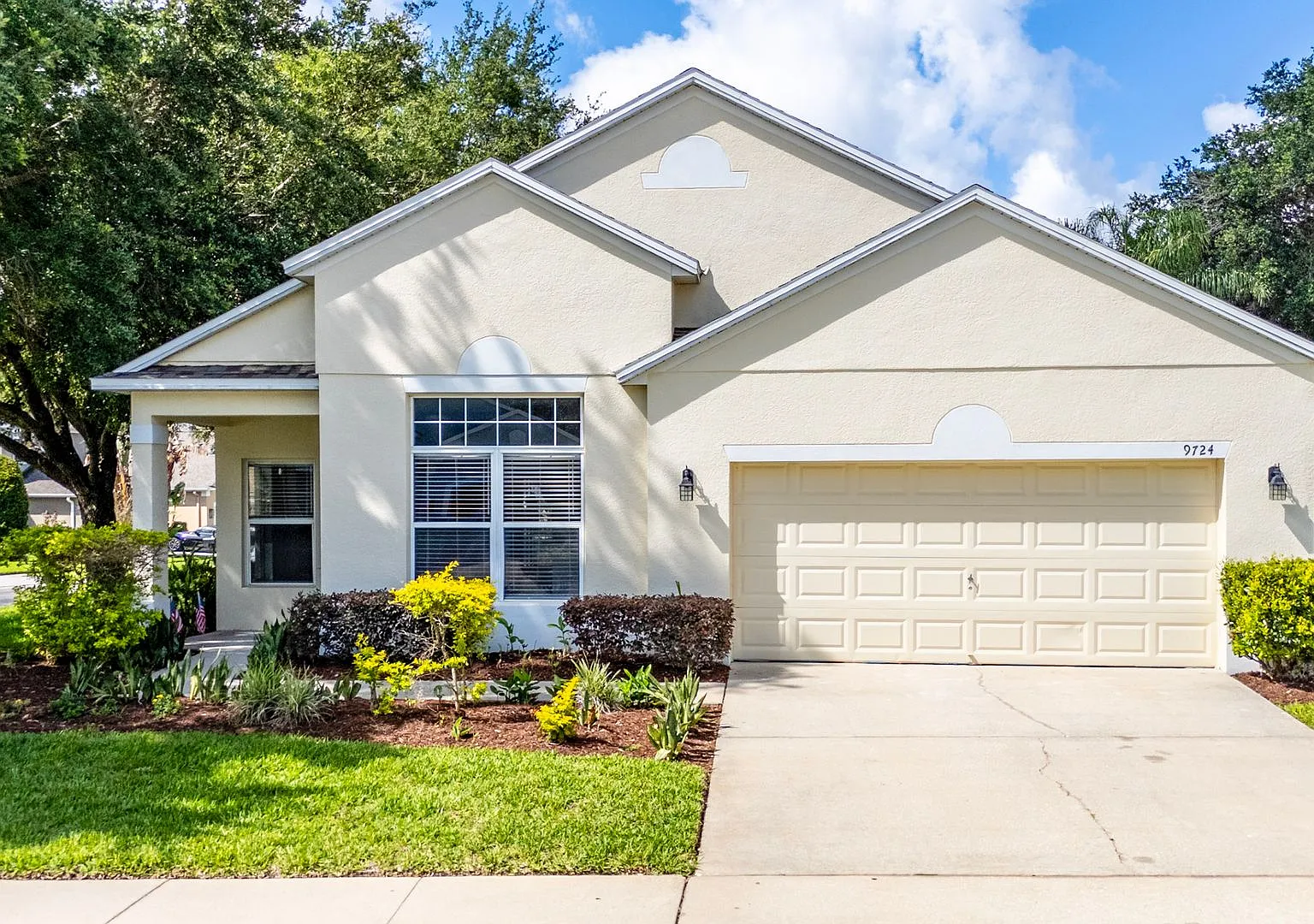Beautiful 4 Bedroom On Large Corner Lot - Lake Nona — Photo 2