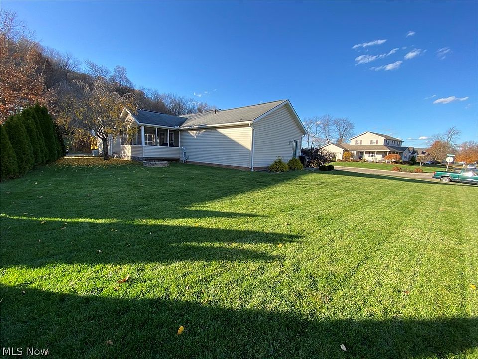 505 Snazzy Cir SW, New Philadelphia, OH 44663 Zillow