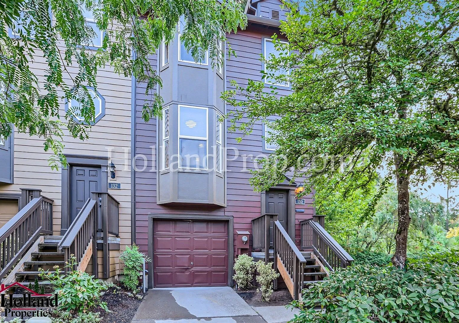 Beautiful 3-Level Hillsboro Townhouse! — Photo 2