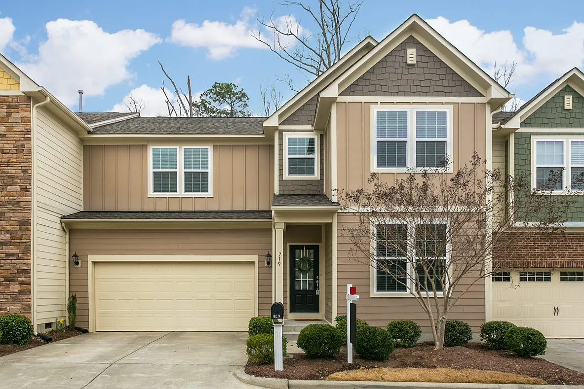 4 bed, 3.5 bath, 2581 sqft, $2,395 — Photo 2