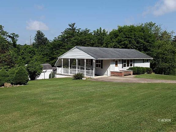3rd image of 155 Woodland Dr