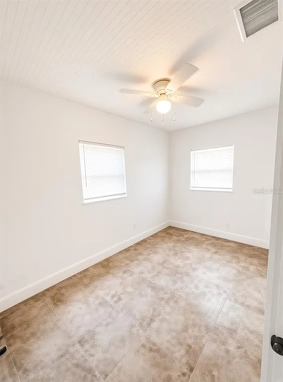 3 bed, 1.0 bath, 974 sqft, $1,950 — Photo 4