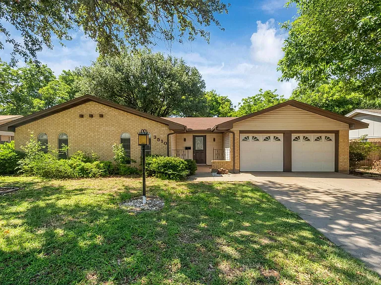 3510 Kent Ln — Photo 1