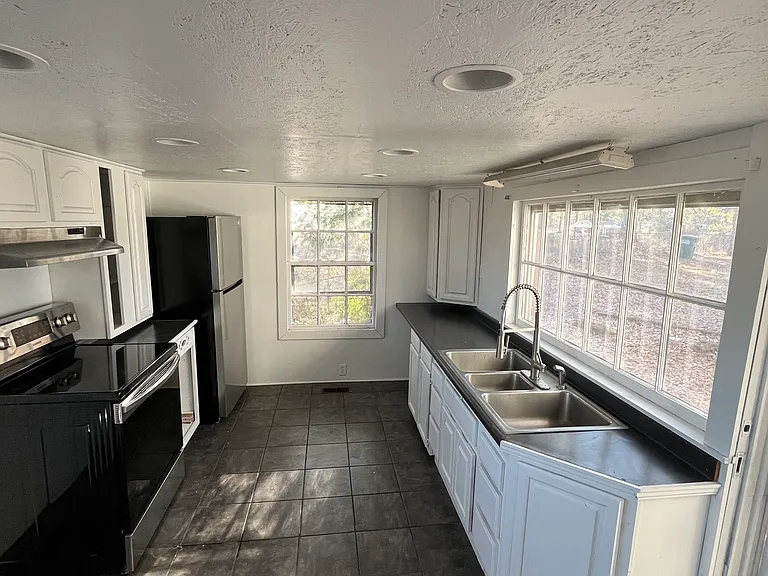 1010 N Weldon St — Photo 5