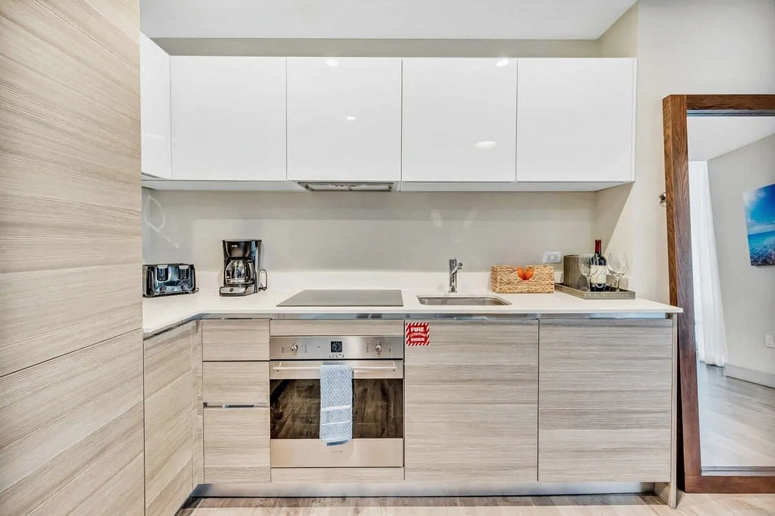 2 bed, 2.0 bath, 990 sqft, $4,312 — Photo 2