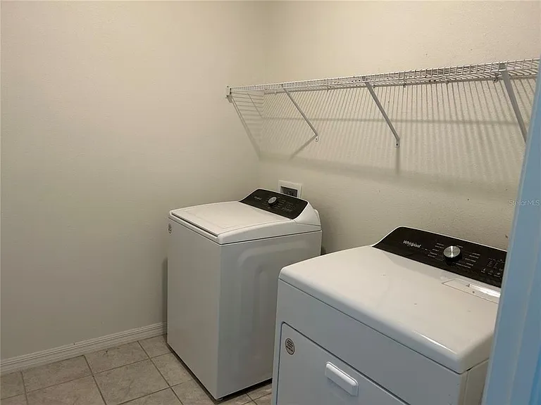 laundry room right off kitchen