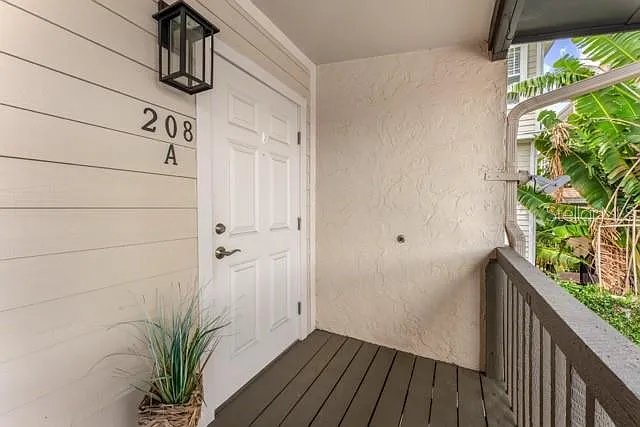 2 bed, 1.0 bath, 748 sqft, $1,700 — Photo 3