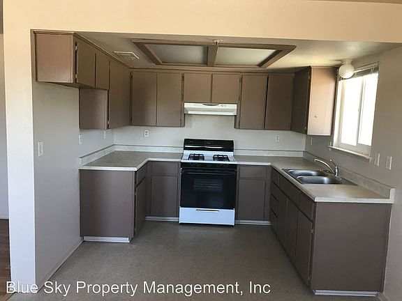 5th image of 1020 N Leslie St APT 5