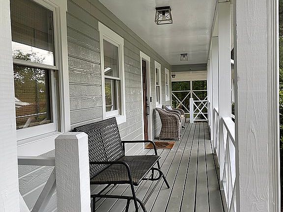 5th image of 131 Bluff Dr