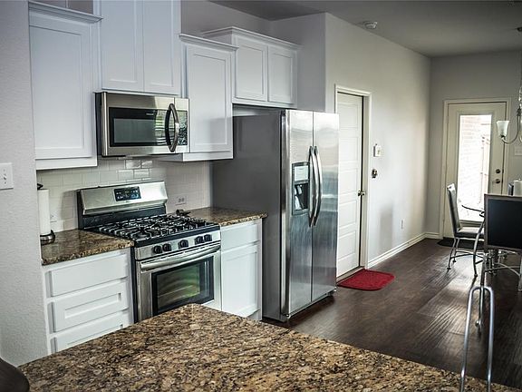 3rd image of 2228 Miramar Dr
