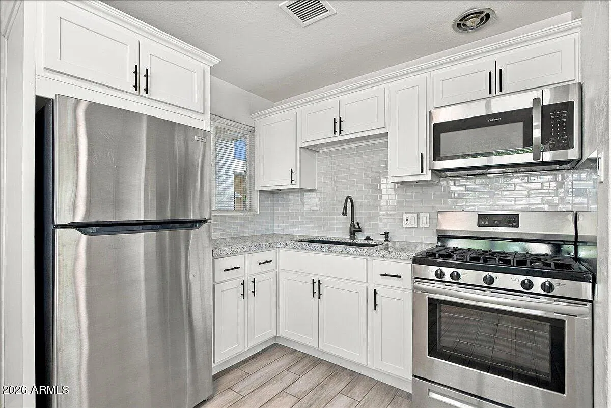 1 bed, 1.0 bath, 1898 sqft, $1,200 — Photo 1