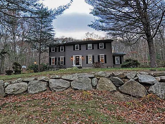 2nd image of 8 Elizabeth Ann Dr