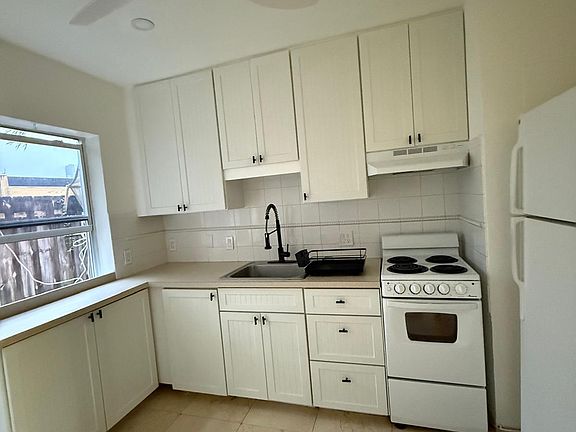 4th image of 1400 NE 4th St APT 3