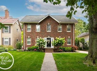 836 Lincoln Rd, Grosse Pointe, MI 48230