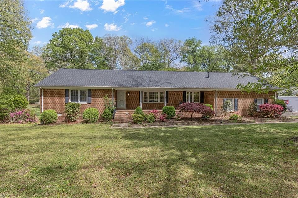 1st image of 3838 Winthrope Cir