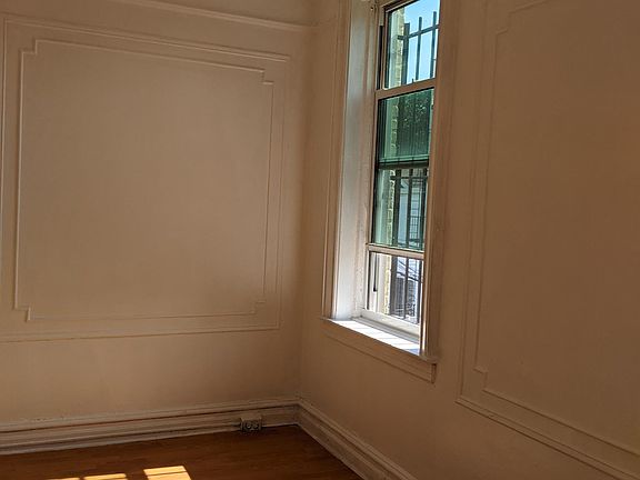 2nd image of 2130 E 15th St #2R